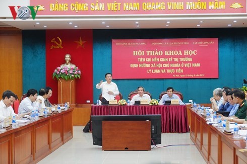 Lokakarya ilmiah: “Kriterium perkonomian pasar  menurut pengarahan sosialis di Viet Nam: teori dan praktek”
