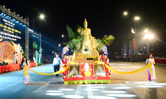 Aktivitas-aktivitas  pada upacara hari haul cikal bakal Bangsa Raja Hung: Pesta  Kuil memuja Raja Hung-2019. 