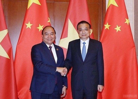PM Viet Nam, Nguyen Xuan Phuc mengadakan pembicaraan dengan PM Tiongkok, Li Keqiang 