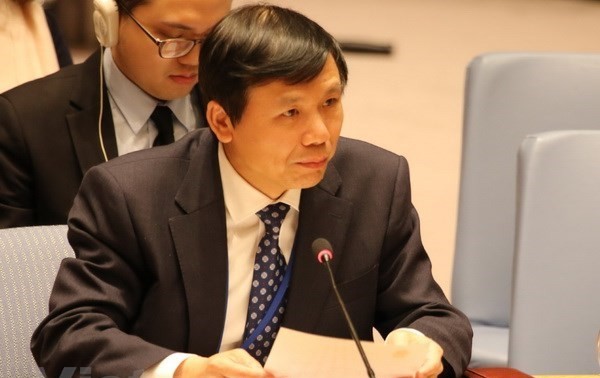 Viet Nam  yang mewakili ASEAN  berkomitmen akan memberikan sumbangan pada upaya  bersama “Melindungi penduduk sipil dalam bentrokan bersenjata”
