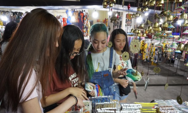 Para pemuda dan mahasiswa diaspora Vietnam  menguak tabir kota kuno Hoi An-Quang Nam