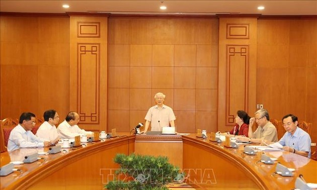 Sekjen, Presiden Vietnam, Nguyen Phu Trong  memimpin sidang Subkomisi urusan personalia  Kongres  Nasional ke-13 PKV
