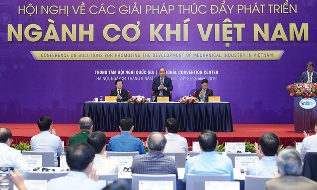 Pemerintah Vietnam  bertekat  membawa permesinan Vietnam maju