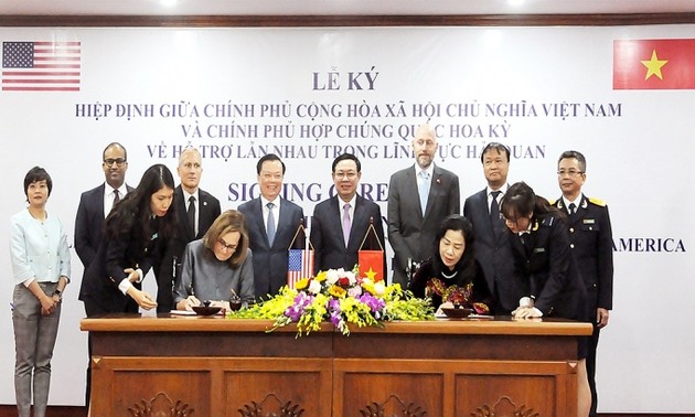 Vietnam dan AS menandatangani Perjanjian tentang saling bantu di bidang beacukai