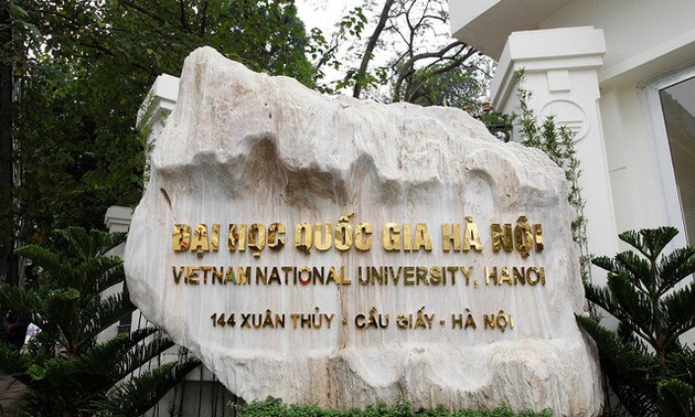 Universitas Nasional Hanoi memperkuat  kerjasama di banyak bidang  dengan para mitra  domestik