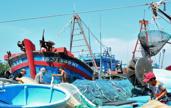 Komisi Eropa menarik kartu kuning  kalau  kapal penangkapan ikan Vietnam tidak melanggar  kawasan laut  asing