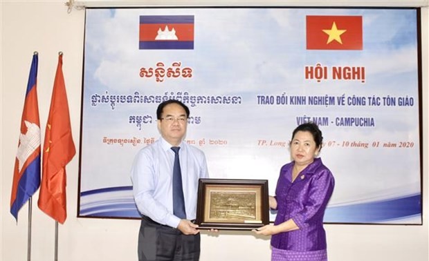 Vietnam  dan Kamboja  berbagi pengalaman tentang pekerjaan tentang agama