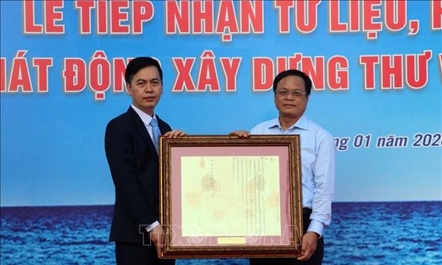 Kota Da Nang  menerima dokumen dan benda bernilai  yang menegaskan kedaulatan Vietnam terhadap kepulauan Hoang Sa