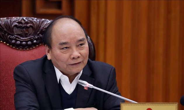 PM Nguyen Xuan Phuc memimpin sidang badan harian Pemerintah tentang usaha mengatasi problematik  dan kesulian yang dihadapi oleh bidang produksi gula tebu
