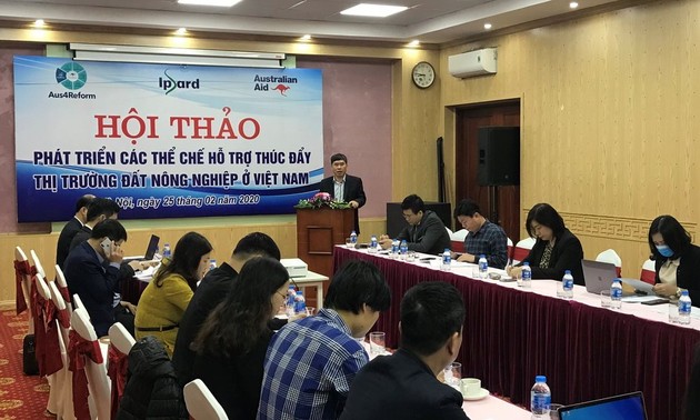 Mengembangkan  institusi-institusi  bantuan mendorong  pasar lahan pertanian di Vietnam