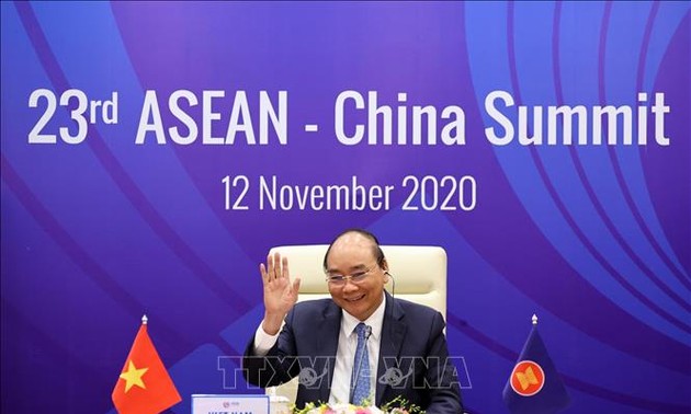 Tiongkok  bersama dengan ASEAN menghargai perdamaian melalui dialog dan musyawarah  untuk memecahkan  sengketa