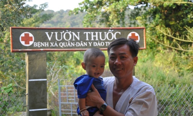 Military doctor Tran Dinh Dung on Tho Chu island 
