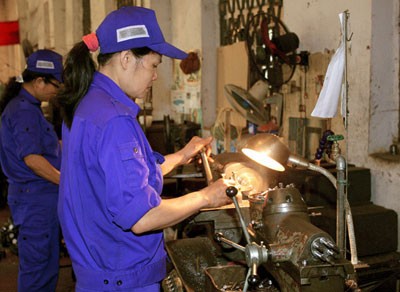 Vietnam’s first female master of combustion engines 