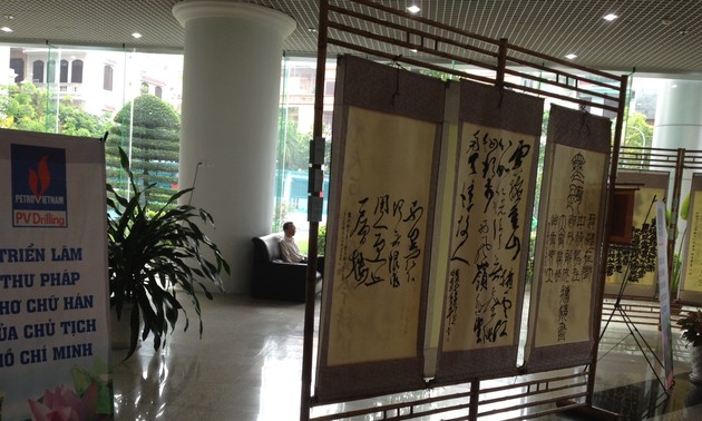 Calligraphic paintings of President Ho Chi Minh’s poems displayed