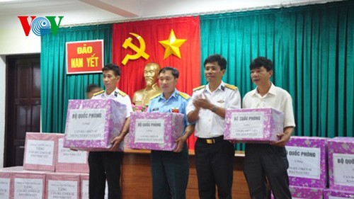 Tet gifts presented to soldiers on Nam Yet island