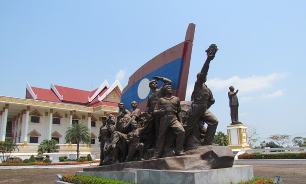 Laos: meeting to celebrate 95th birthday of late President Kaysone Phomvihan 