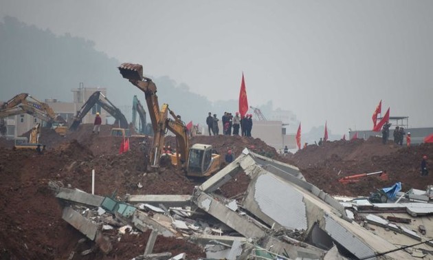 China arrests 12 people responsible for landslide in Shenzhen 