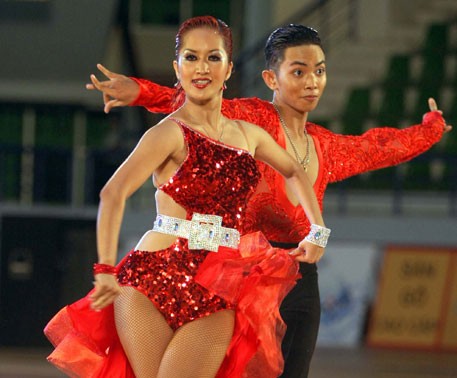 Dancesport becomes popular in Hanoi