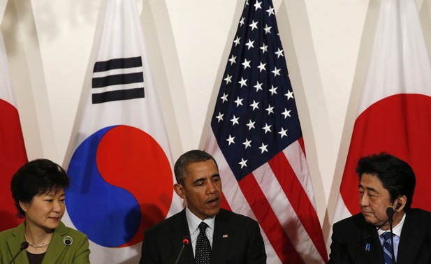 Leaders of US, Japan, South Korea discuss North Korea