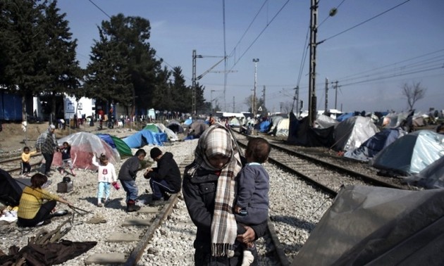 Macedonia extends state of emergency on its borders until year-end