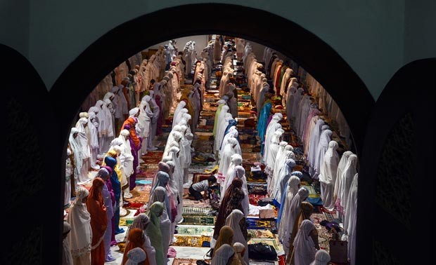 Muslims begin the holy month of Ramadan
