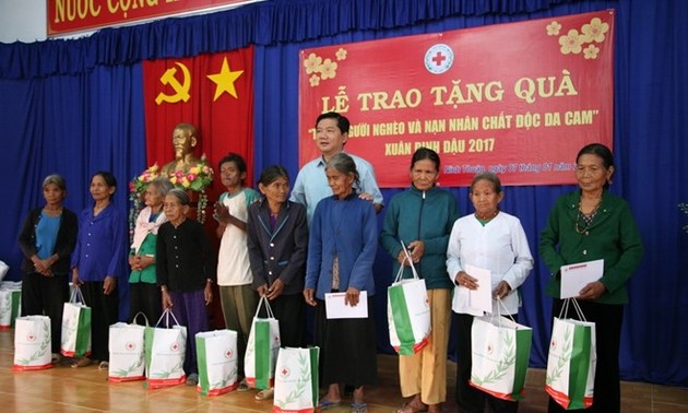 Poor people and AO victims helped to enjoy Tet