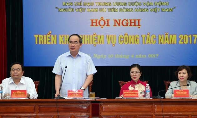 Vietnamese people encouraged to use made-in-Vietnam products