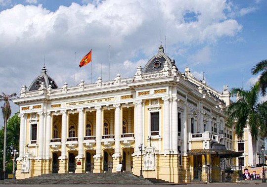 Hanoi Opera House opens for tourists