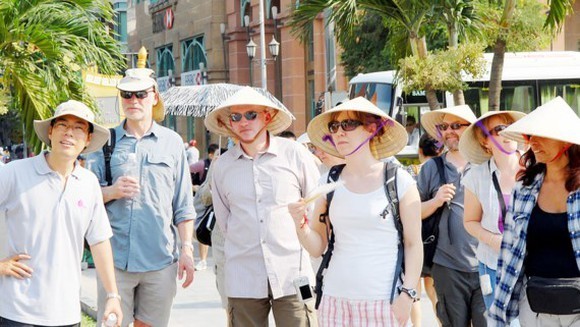 Top 10 countries with largest number of tourists to Vietnam