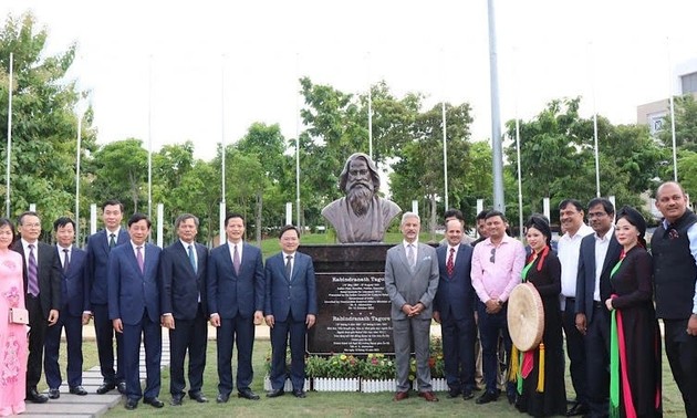 Statue of Indian literary celebrity Tagore inaugurated in Bac Ninh
