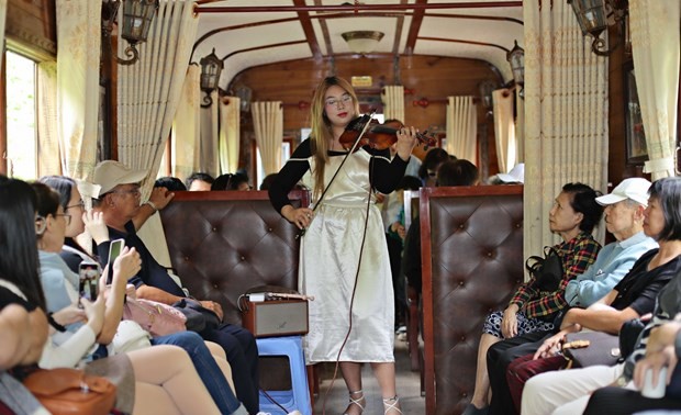 Da Lat offers free music shows on public trains
