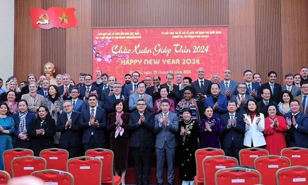 VUFO holds get-together on threshold of Lunar New Year festival