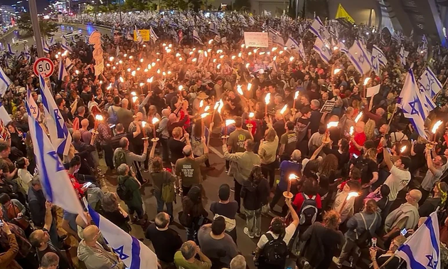 Israelis demonstrate to urge government rescue hostages