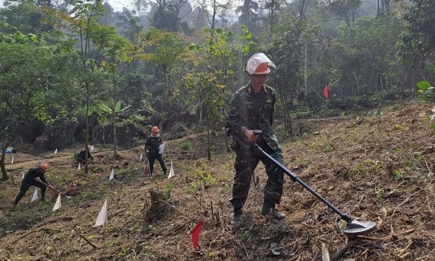 Vietnam, RoK cooperate in mine action training course