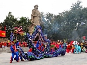 Making a pilgrimage to Ngoc Hoi - Dong Da festival 