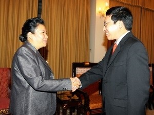 Foreign Minister receives Lao delegation