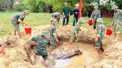 Vietnam’s achievements on overcoming bomb and mine aftermath praised