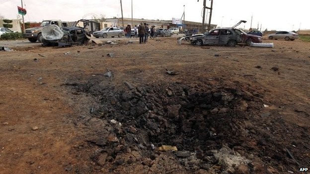 Libya: car bomb at military base in Benghazi