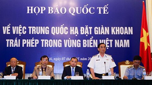 Vietnamese, international public denounce China’s deployment of oil rig in Vietnam’s waters 