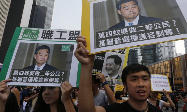 Hong Kong police arrest 8 protesters