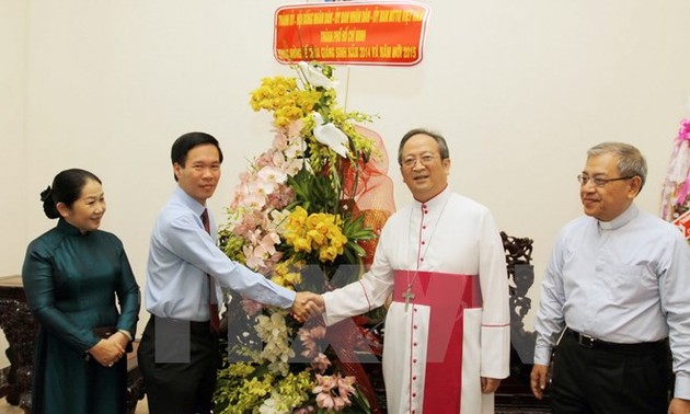 HCM City authorities extend Christmas greetings to parishioners