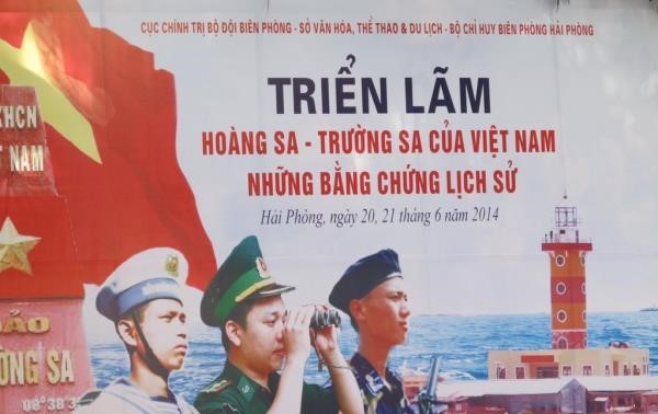 Reviewing exhibitions on Vietnam’s sovereignty over Hoang Sa and Truong Sa archipelagos