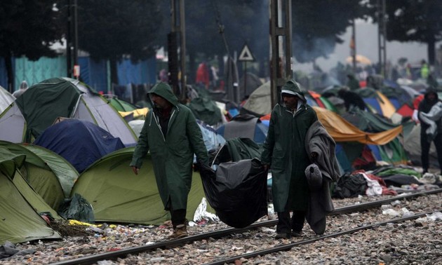 German, Greek leaders blast Balkan nations for closing migrant route