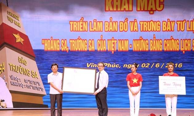Exhibit on Vietnam’s sovereignty over Hoang Sa, Truong Sa in Vinh Phuc