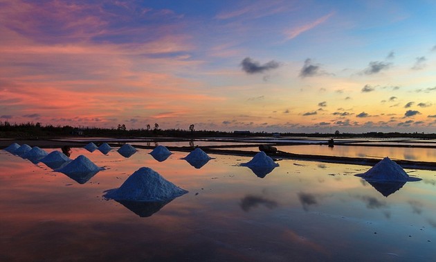 Vietnam’s salt fields named one of top 15 locations to see sunsets 