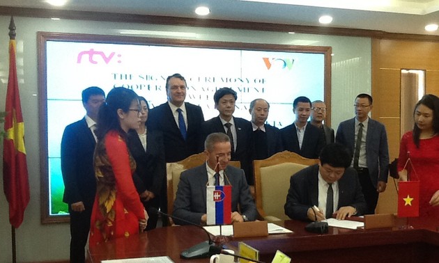 Vietnam, Slovakia sign radio cooperative deal 