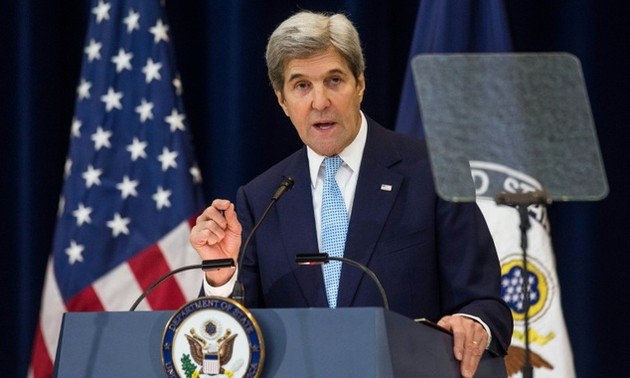 Kerry says Israel settlements threaten democracy