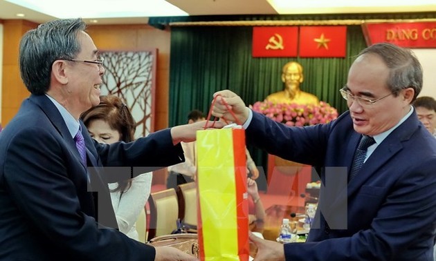VFF President meets overseas Vietnamese