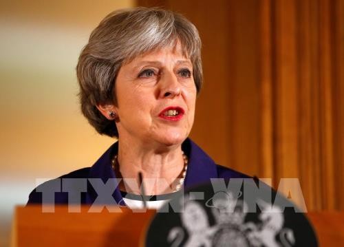 Theresa May calls for Tory unity on Brexit 