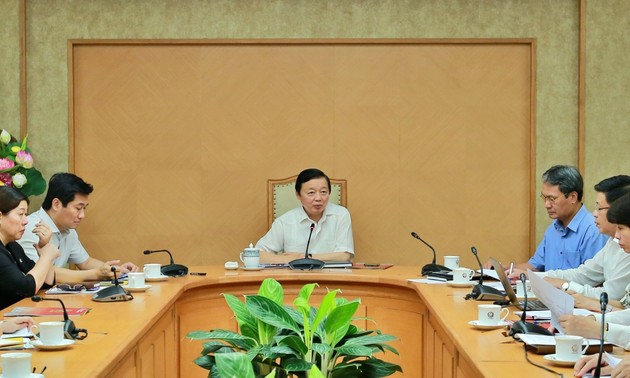 Deputy PM urges defining vision for Hanoi development.